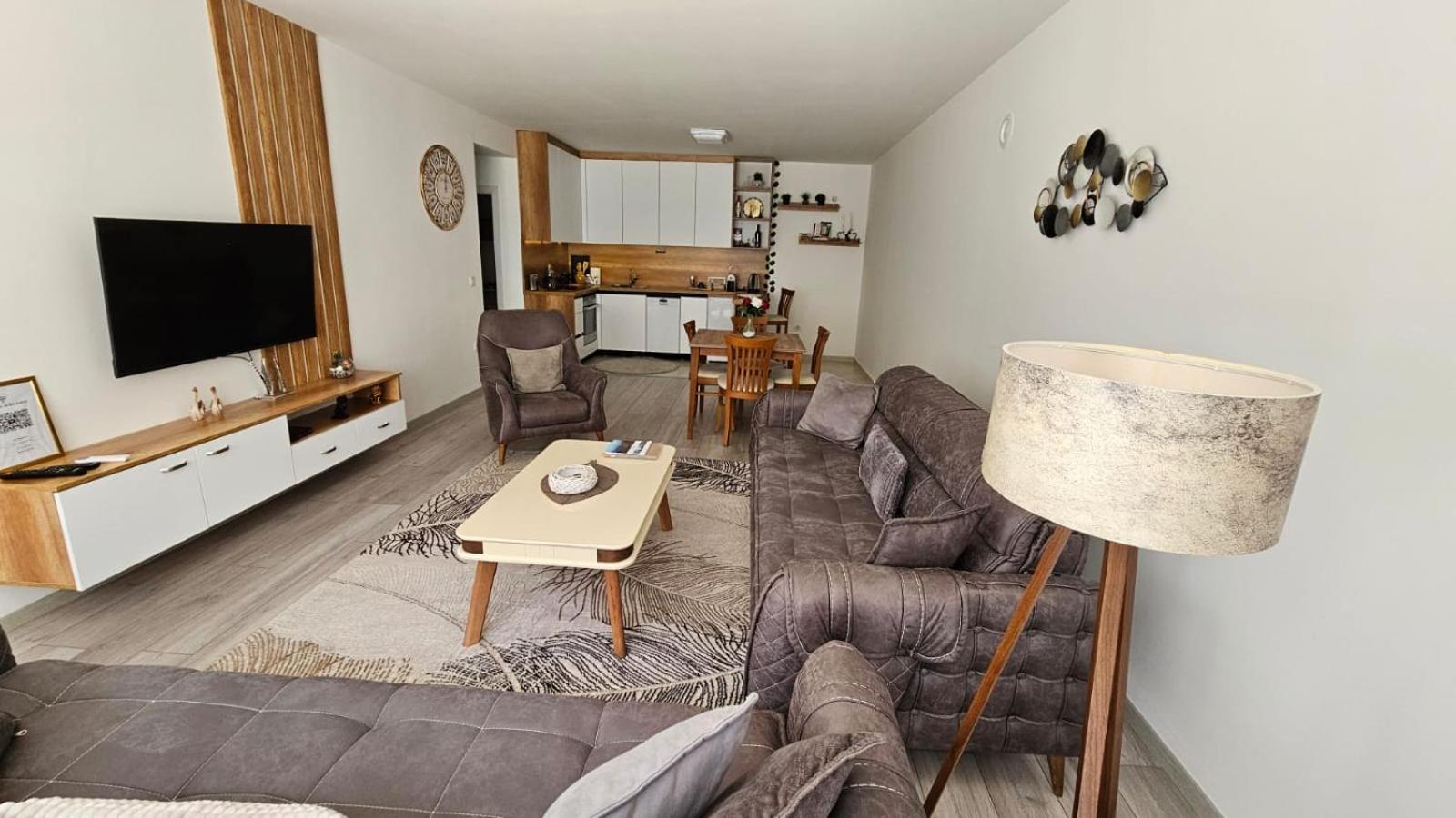 Value Living Apartment Ferizaj Bagian luar foto